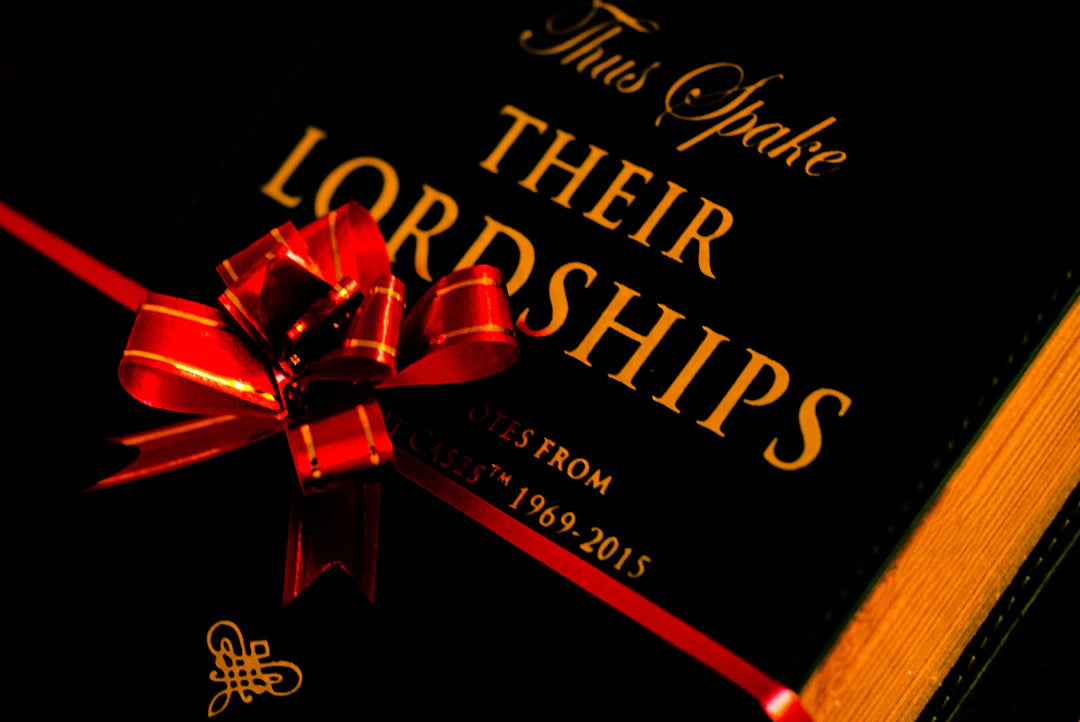 10 Unique Ways to Delight with a Deluxe Book Gift