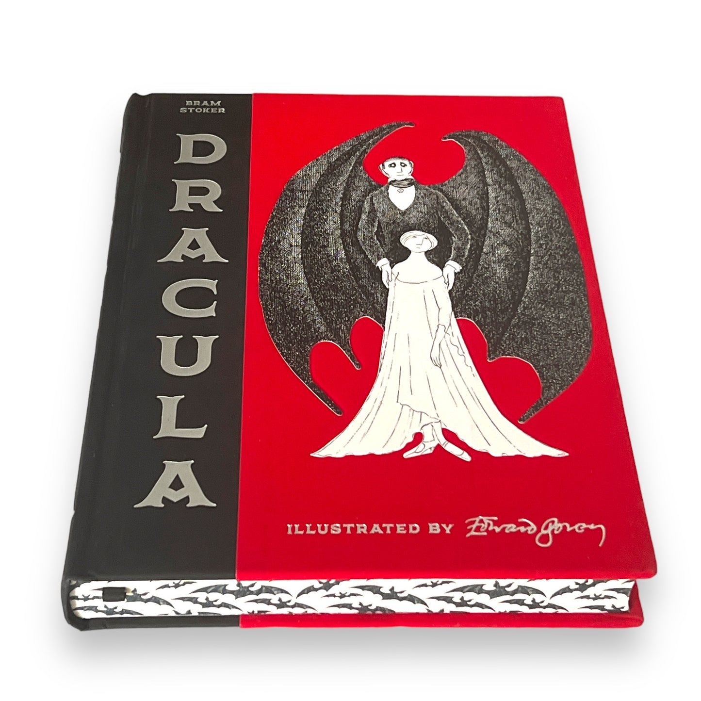 Dracula by Bram Stoker - Illustrated Collectible Velvet Hardcover Edition