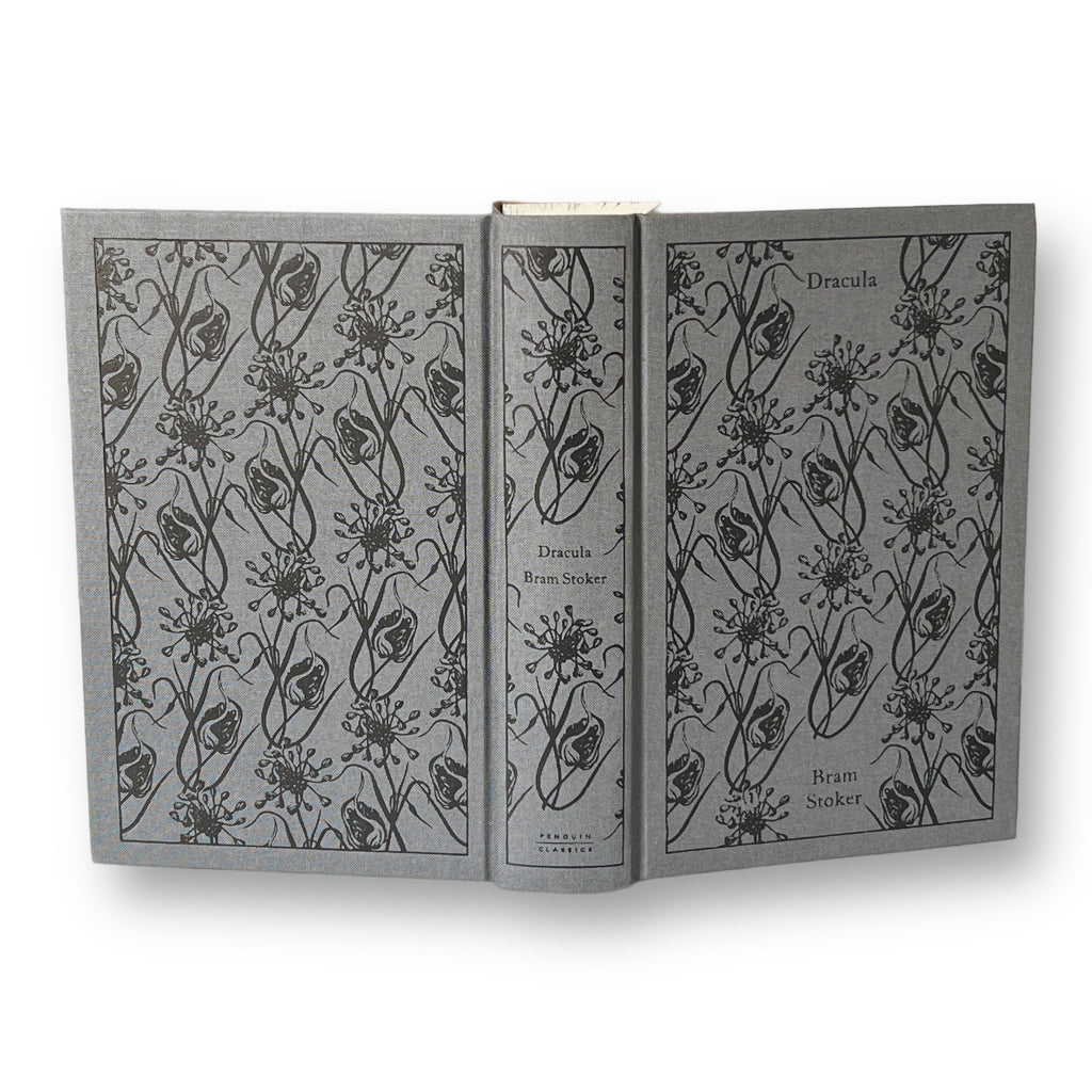 Dracula by Bram Stoker - Collectible Clothbound Hardcover Edition