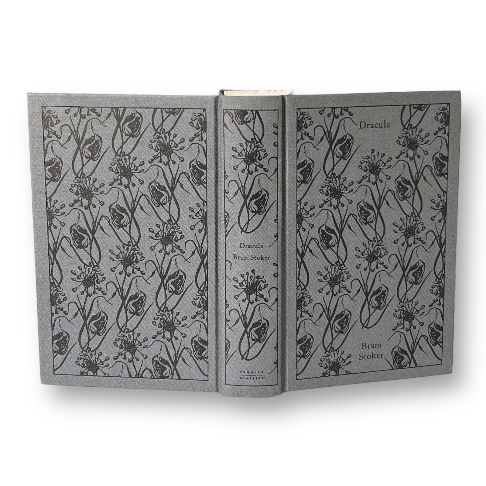 Dracula by Bram Stoker - Collectible Clothbound Hardcover Edition