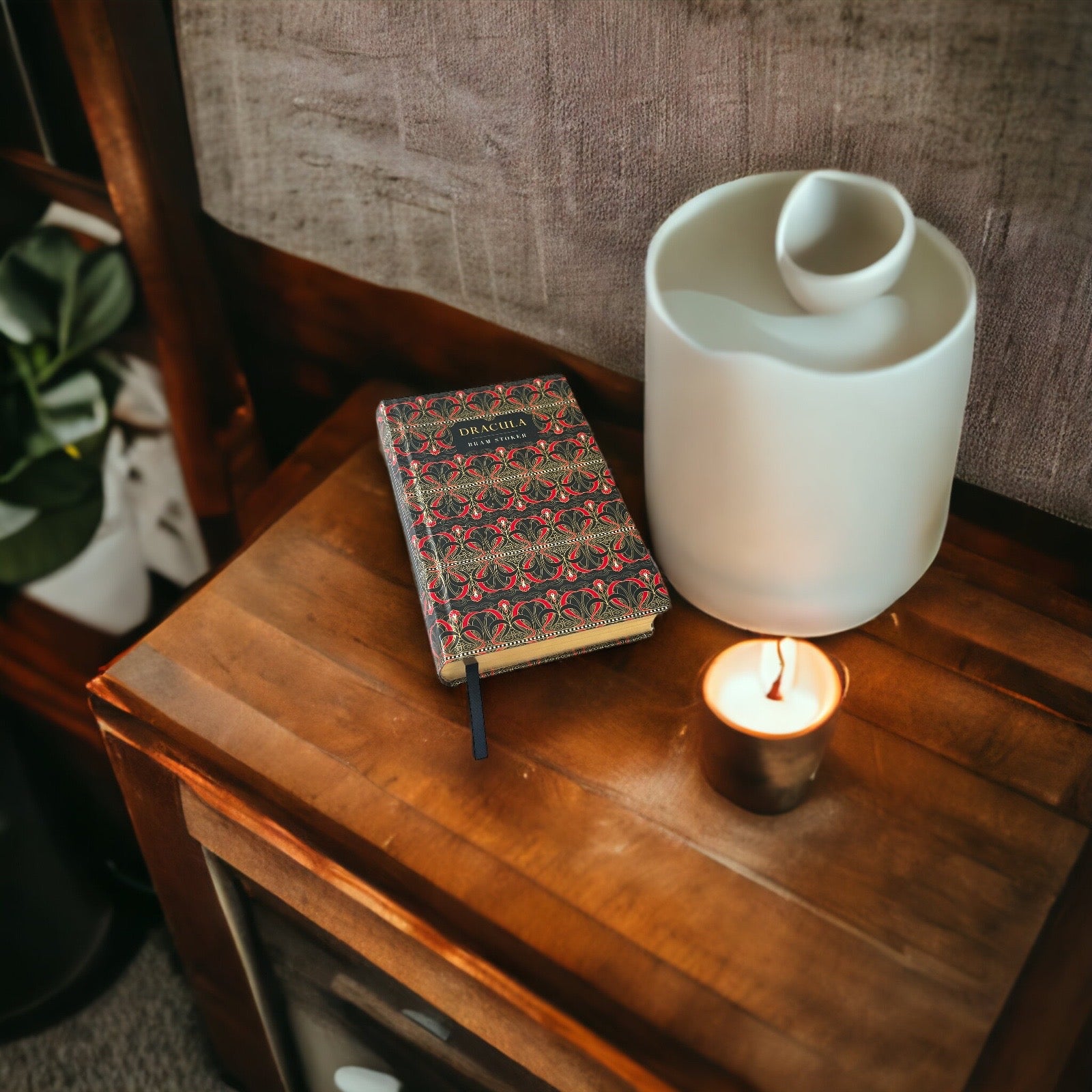 Dracula by Bram Stoker - Collectible Colorful Gilded Hardcover